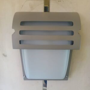 WALL LIGHT FITTED WITH GLASS COVER